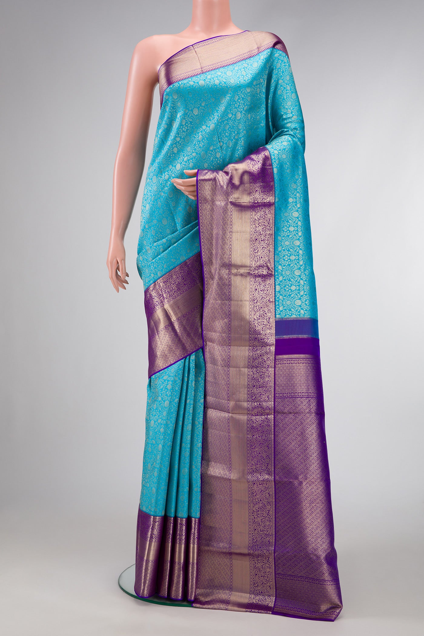 Sky Blue Dual Tone Kanchipuram Silk Saree with Zari Brocade on the body and Fancy Border.  displayed on a mannequin