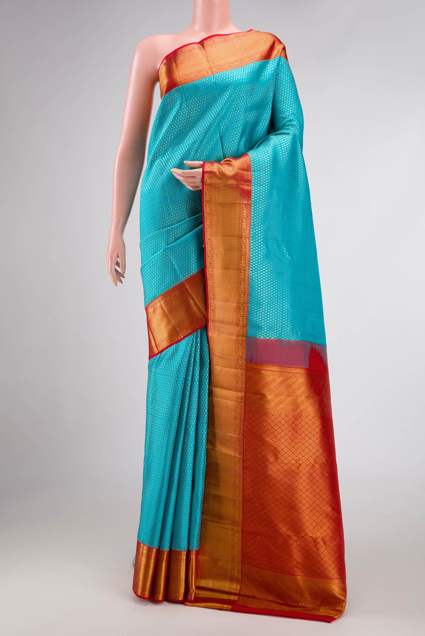 Sky Blue Dual Tone Kanchipuram Silk Saree with Zari Brocade on the body and Zari Border.  displayed on a mannequin