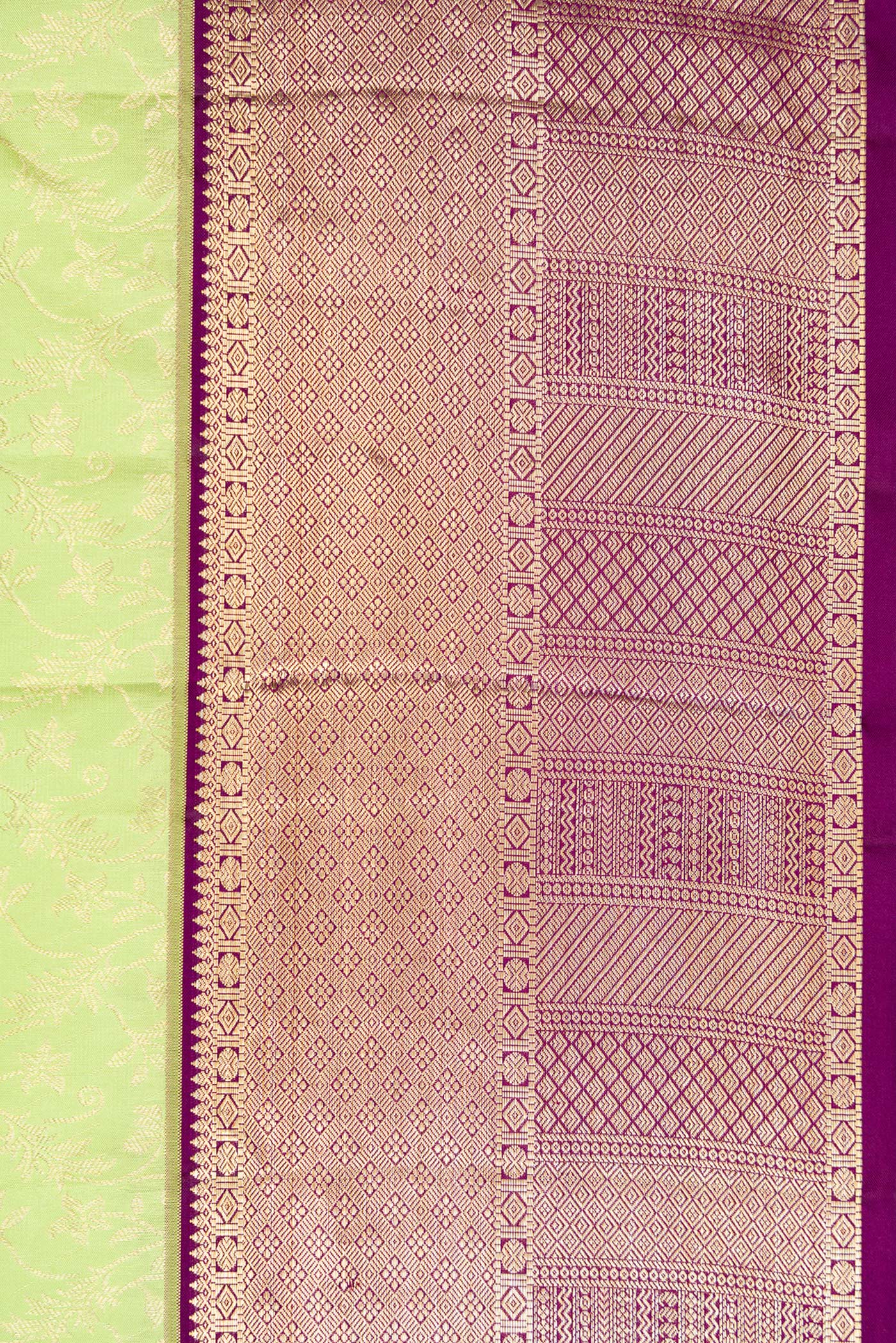 Border image of Parrot Green Dual Tone Kanchipuram Silk Saree with Zari Brocade on the body and Zari Border. 