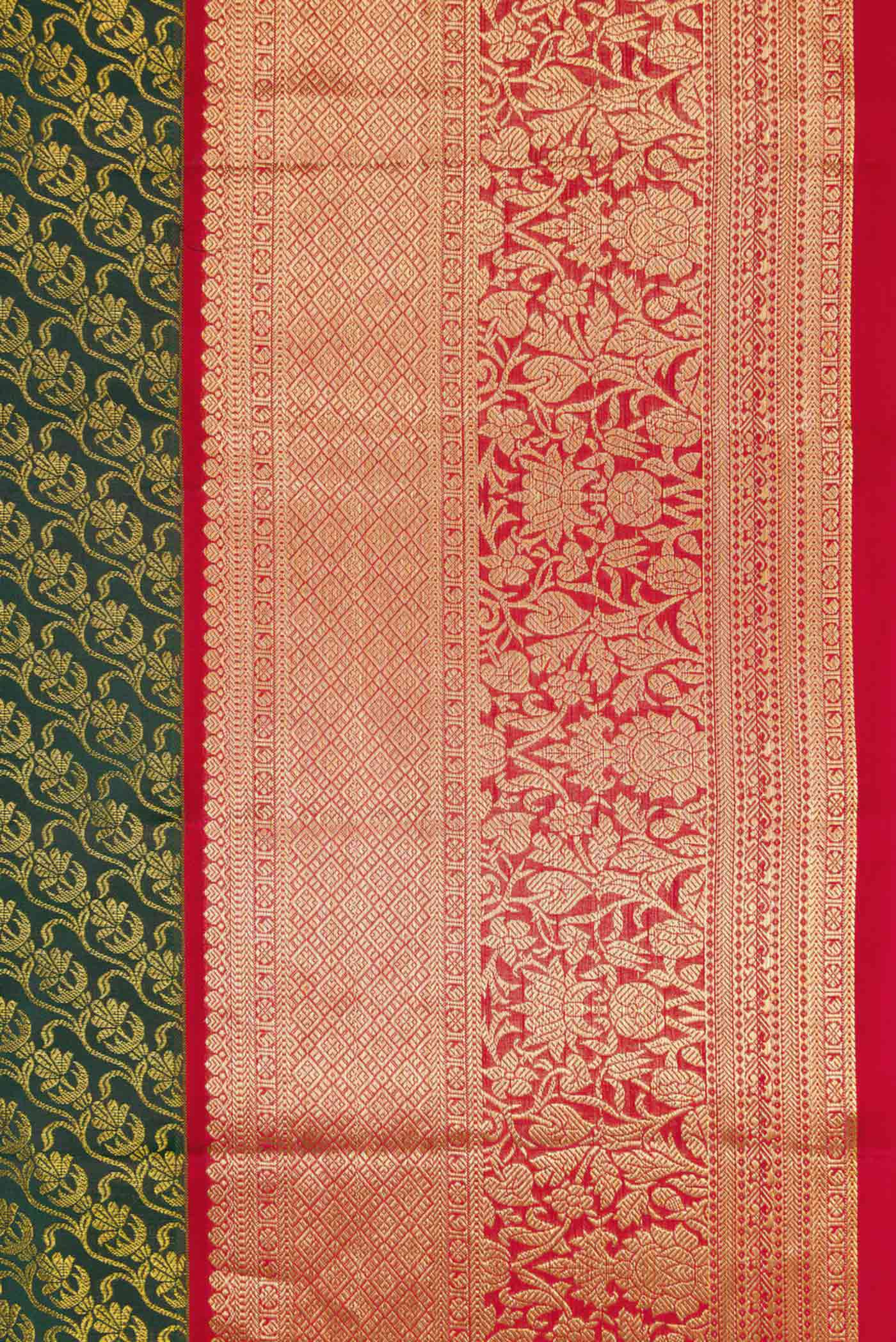 Border image of Bottle Green Dual Tone Kanchipuram Silk Saree with Zari Brocade on the body and Zari Border. 