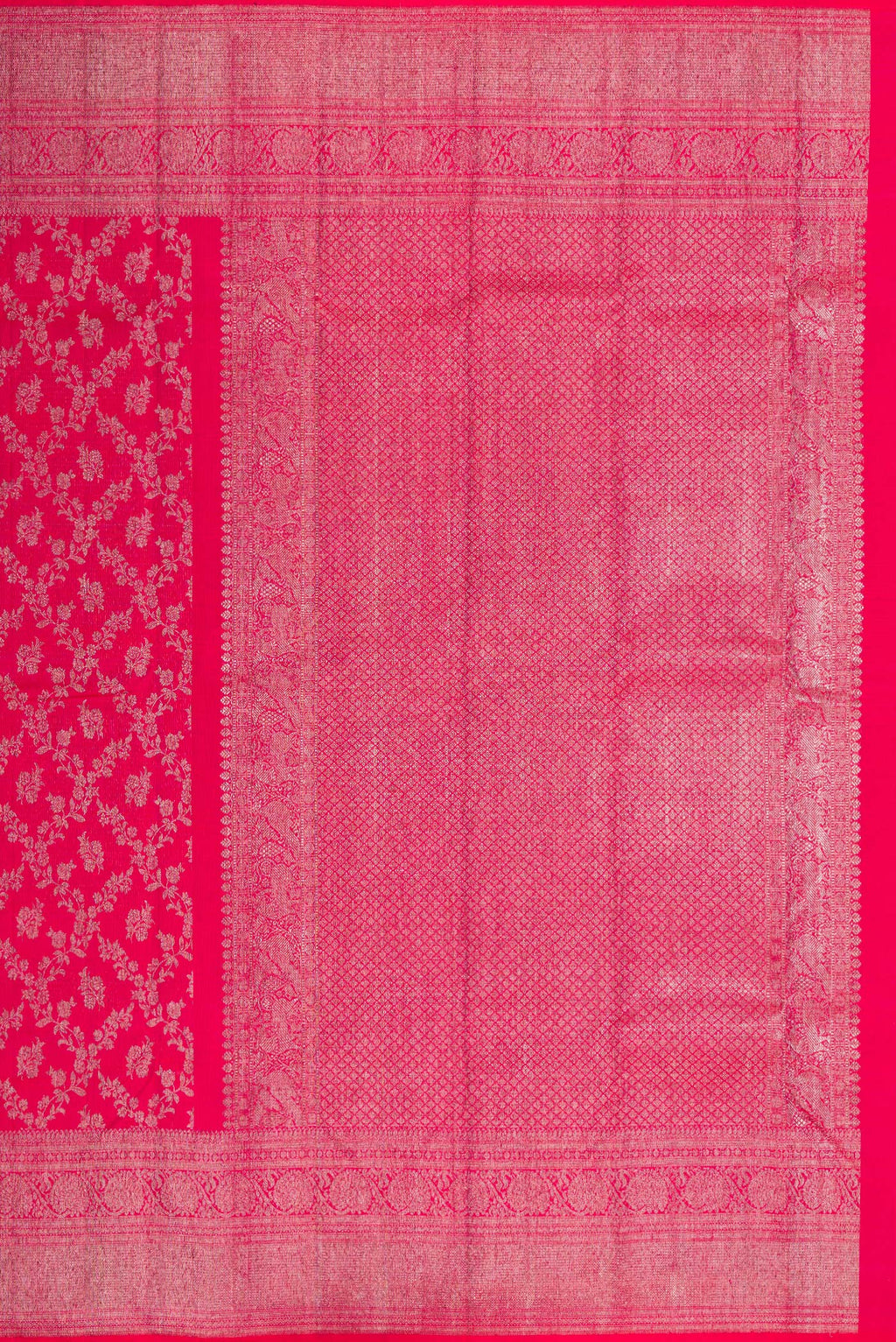 Close up image of the pallu of Dark Pink Dual Tone Kanchipuram Silk Saree with Zari Brocade on the body and Zari Border. 
