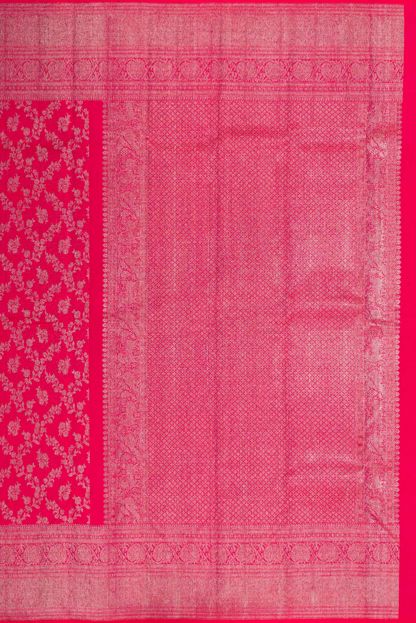 Close up image of the pallu of Dark Pink Dual Tone Kanchipuram Silk Saree with Zari Brocade on the body and Zari Border. 