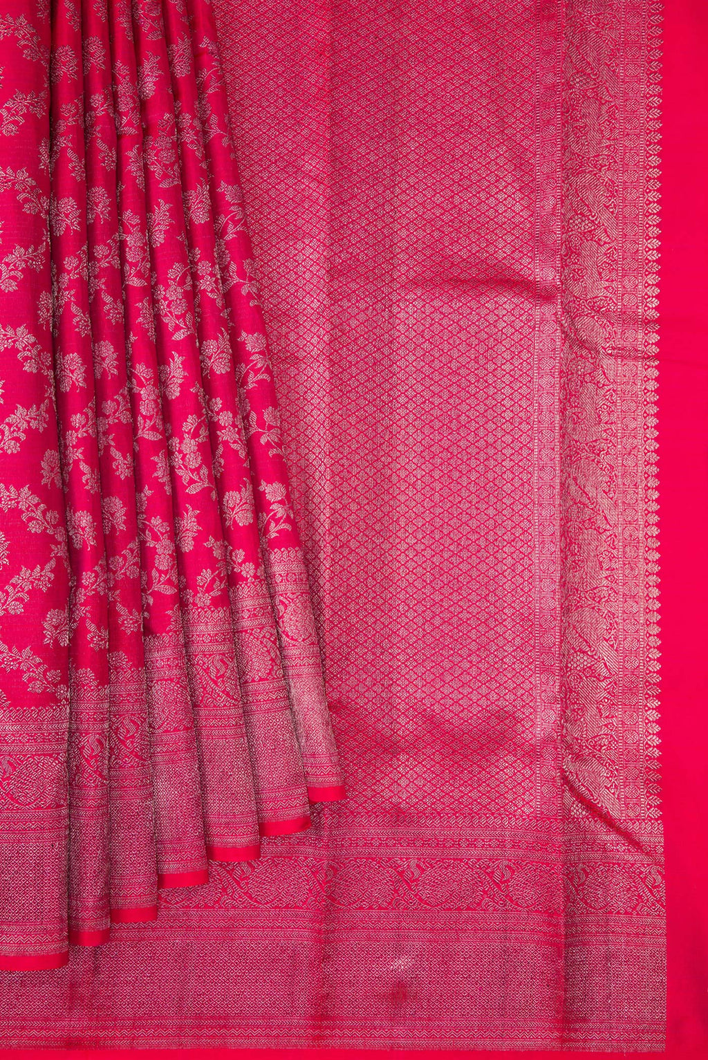 Pleats and pallu of Dark Pink Dual Tone Kanchipuram Silk Saree with Zari Brocade on the body and Zari Border. 