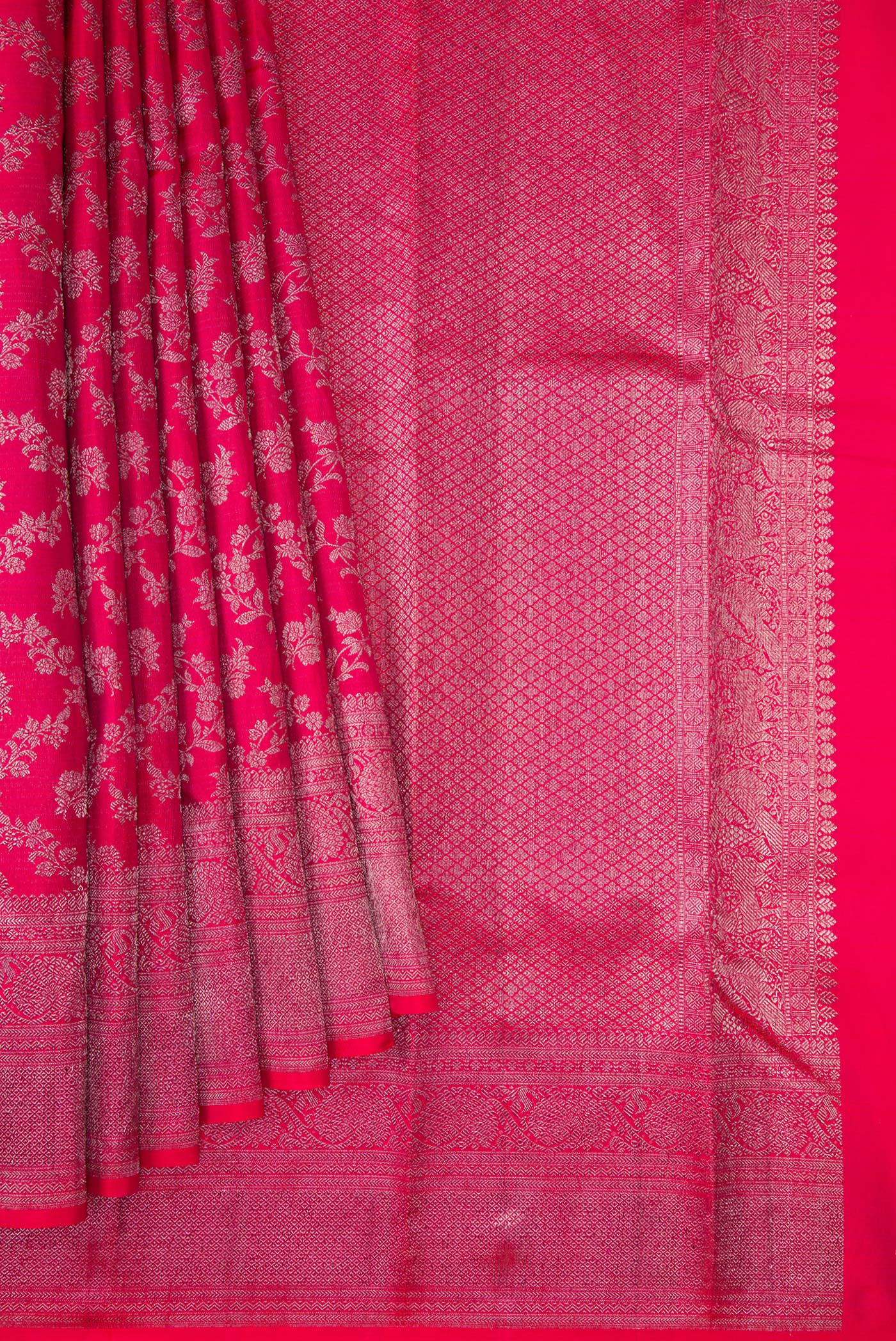 Pleats and pallu of Dark Pink Dual Tone Kanchipuram Silk Saree with Zari Brocade on the body and Zari Border. 
