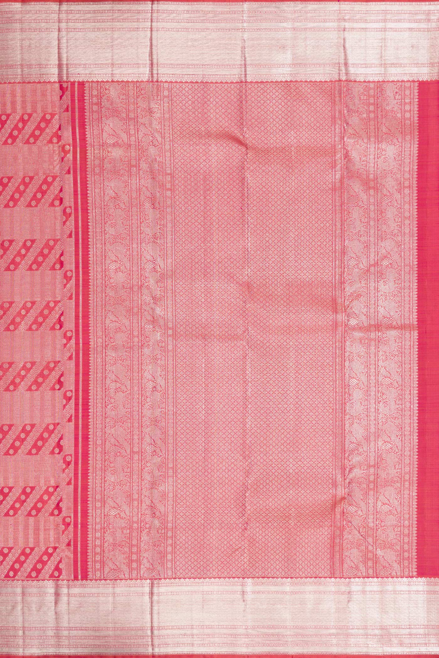 Close up image of the pallu of Pink Dual Tone Kanchipuram Silk Saree with Zari Brocade on the body and Zari Border. 