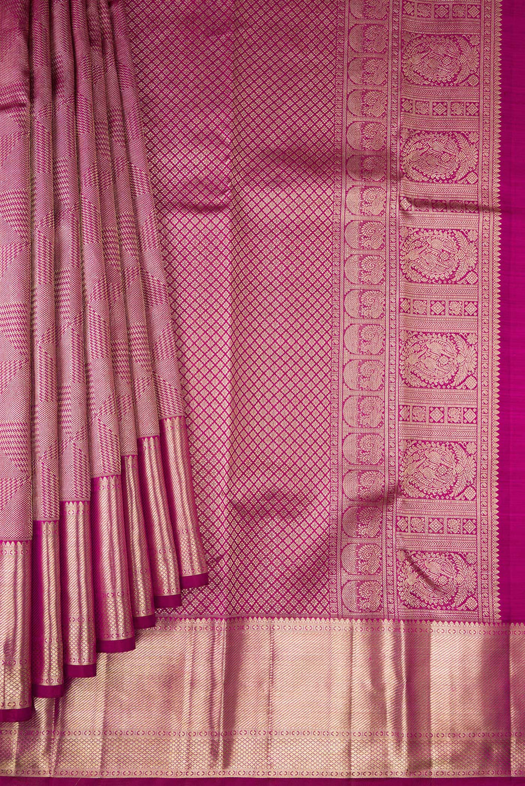 Pleats and pallu of Magenta Dual Tone Kanchipuram Silk Saree with Zari Brocade on the body and Zari Border. 