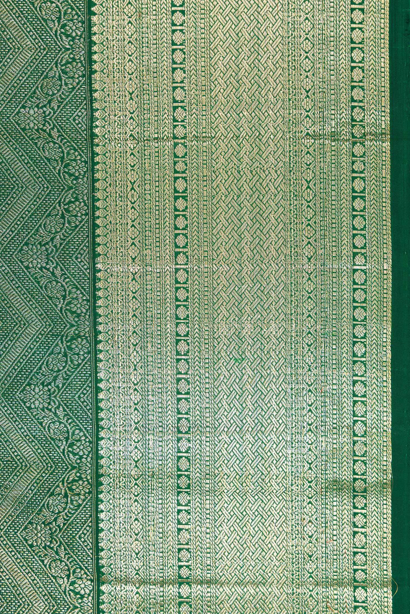 Border image of Bottle Green Dual Tone Kanchipuram Silk Saree with Zari Brocade on the body and Zari Border. 