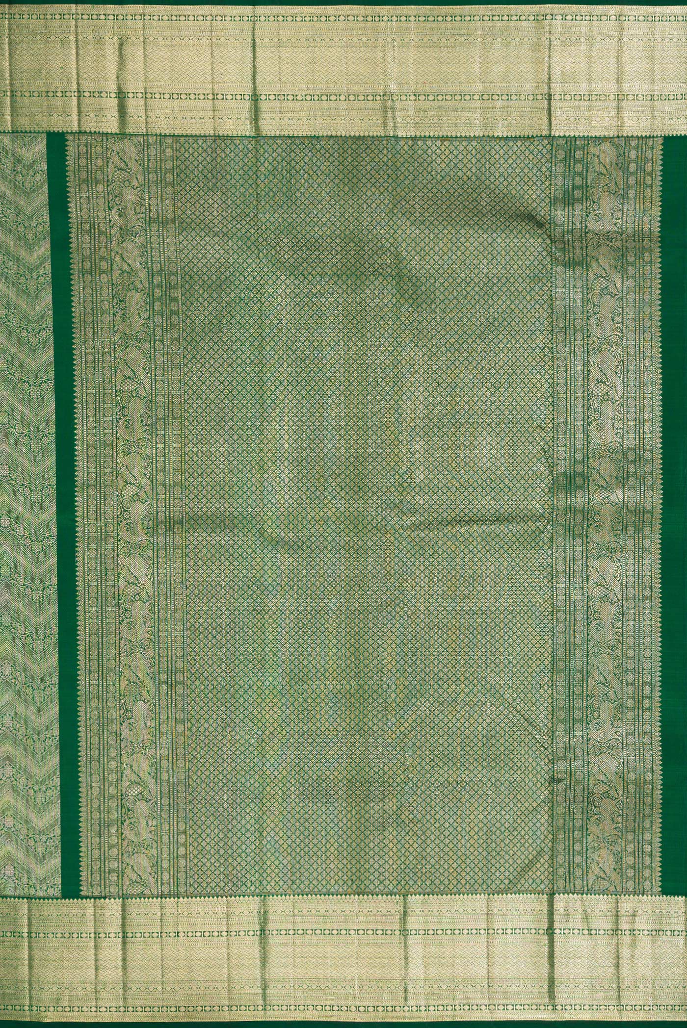 Close up image of the pallu of Bottle Green Dual Tone Kanchipuram Silk Saree with Zari Brocade on the body and Zari Border. 