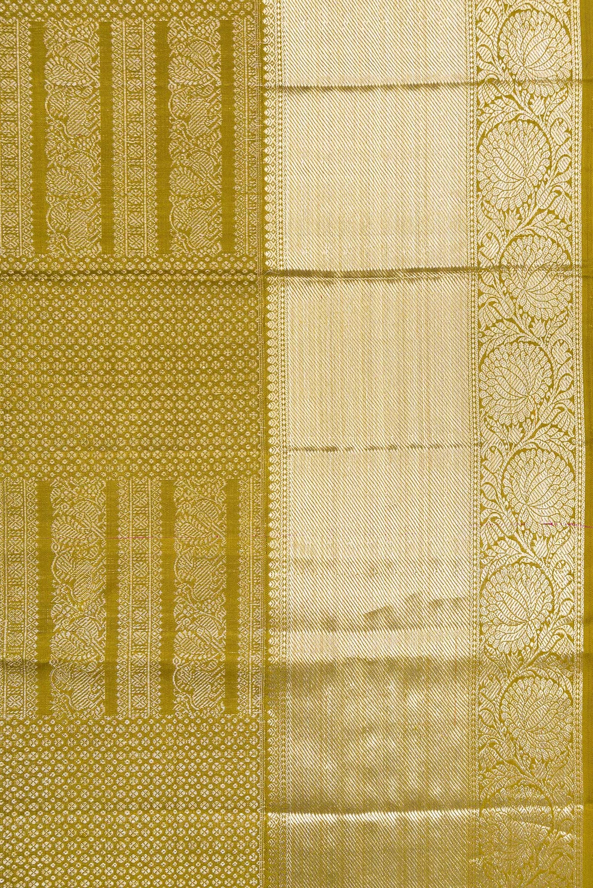 Border image of Mehandi Green Dual Tone Kanchipuram Silk Saree with Zari Brocade on the body and Zari Border. 