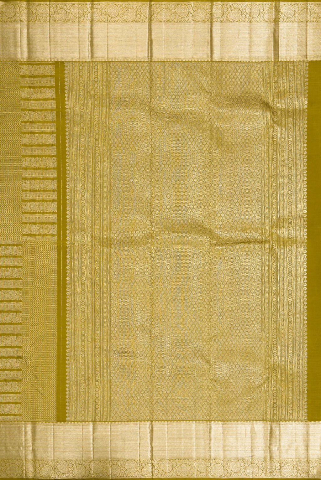 Close up image of the pallu of Mehandi Green Dual Tone Kanchipuram Silk Saree with Zari Brocade on the body and Zari Border. 