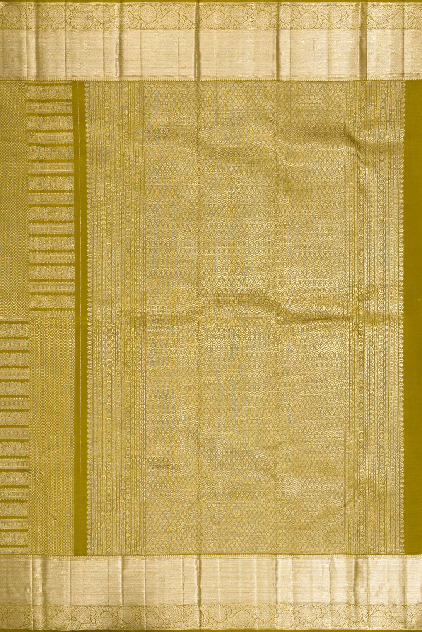 Close up image of the pallu of Mehandi Green Dual Tone Kanchipuram Silk Saree with Zari Brocade on the body and Zari Border. 