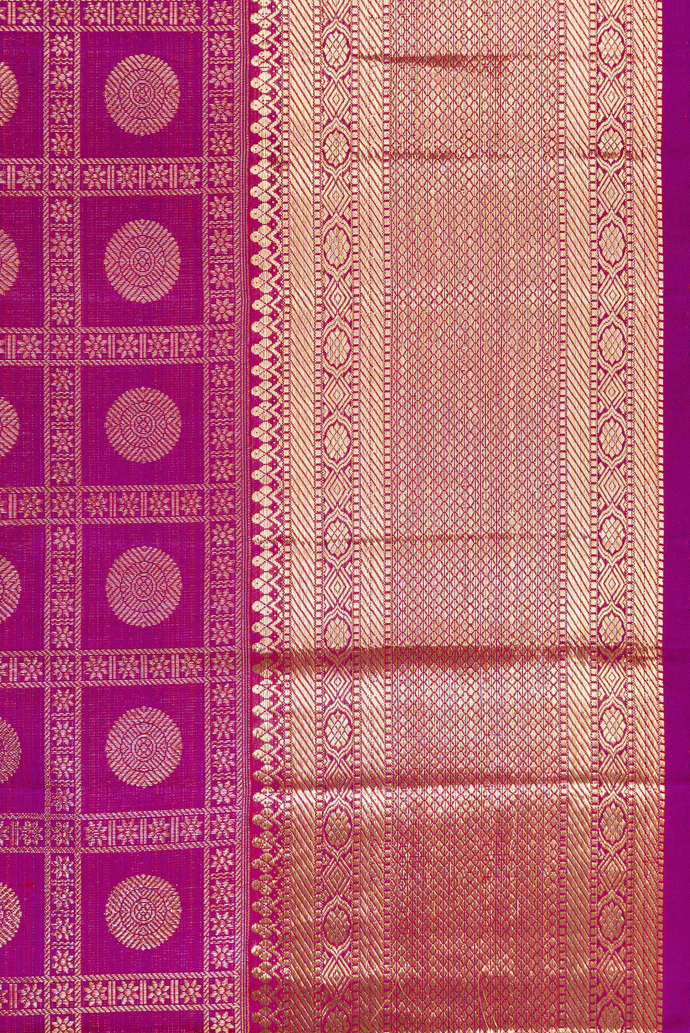 Border image of Magenta Dual Tone Kanchipuram Silk Saree with Zari Brocade on the body and Zari Border. 