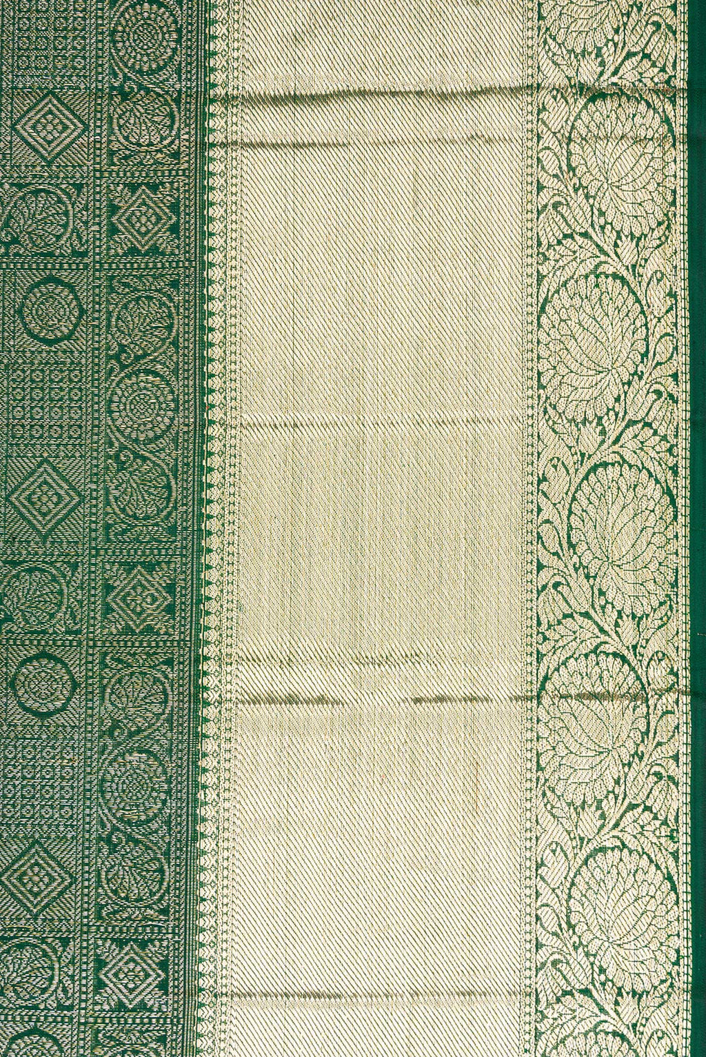 Border image of Bottle Green Dual Tone Kanchipuram Silk Saree with Zari Brocade on the body and Zari Border. 
