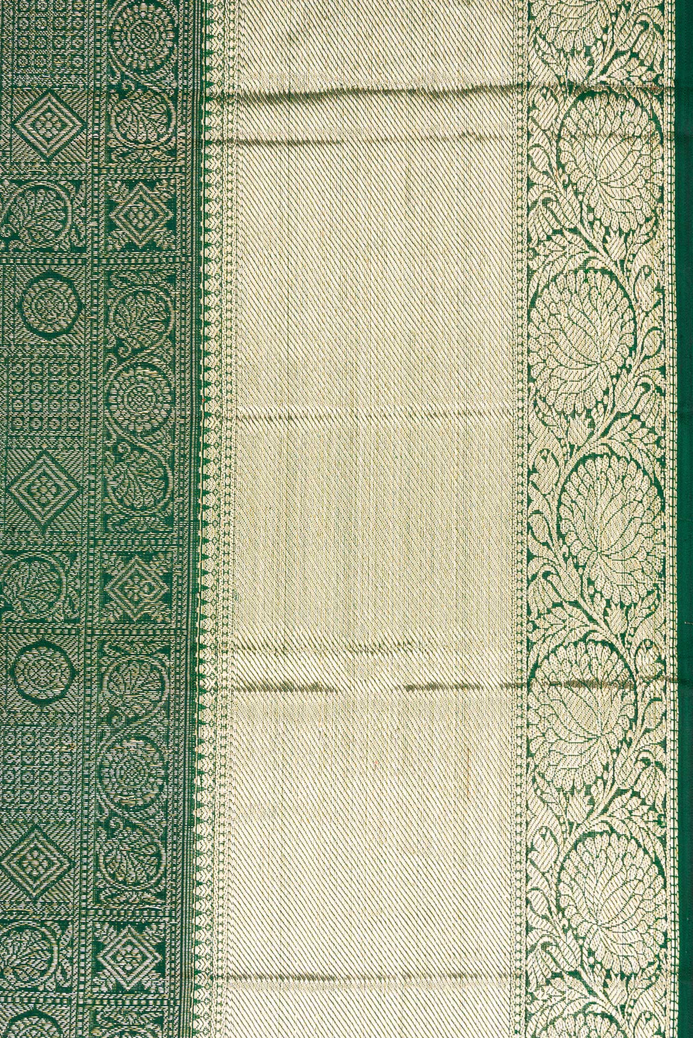 Border image of Bottle Green Dual Tone Kanchipuram Silk Saree with Zari Brocade on the body and Zari Border. 