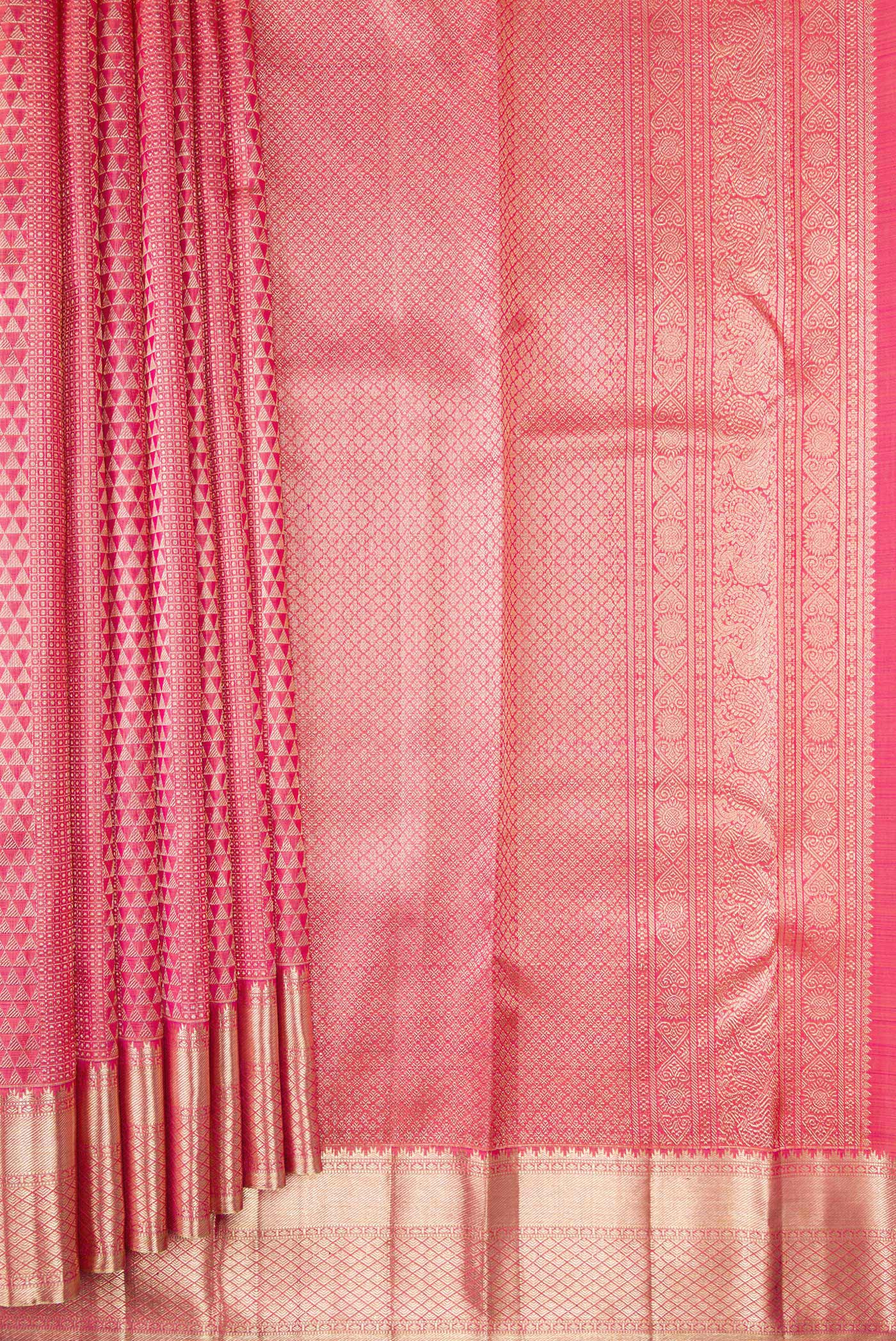 Pleats and pallu of Pink Dual Tone Kanchipuram Silk Saree with Zari Brocade on the body and Zari Border. 