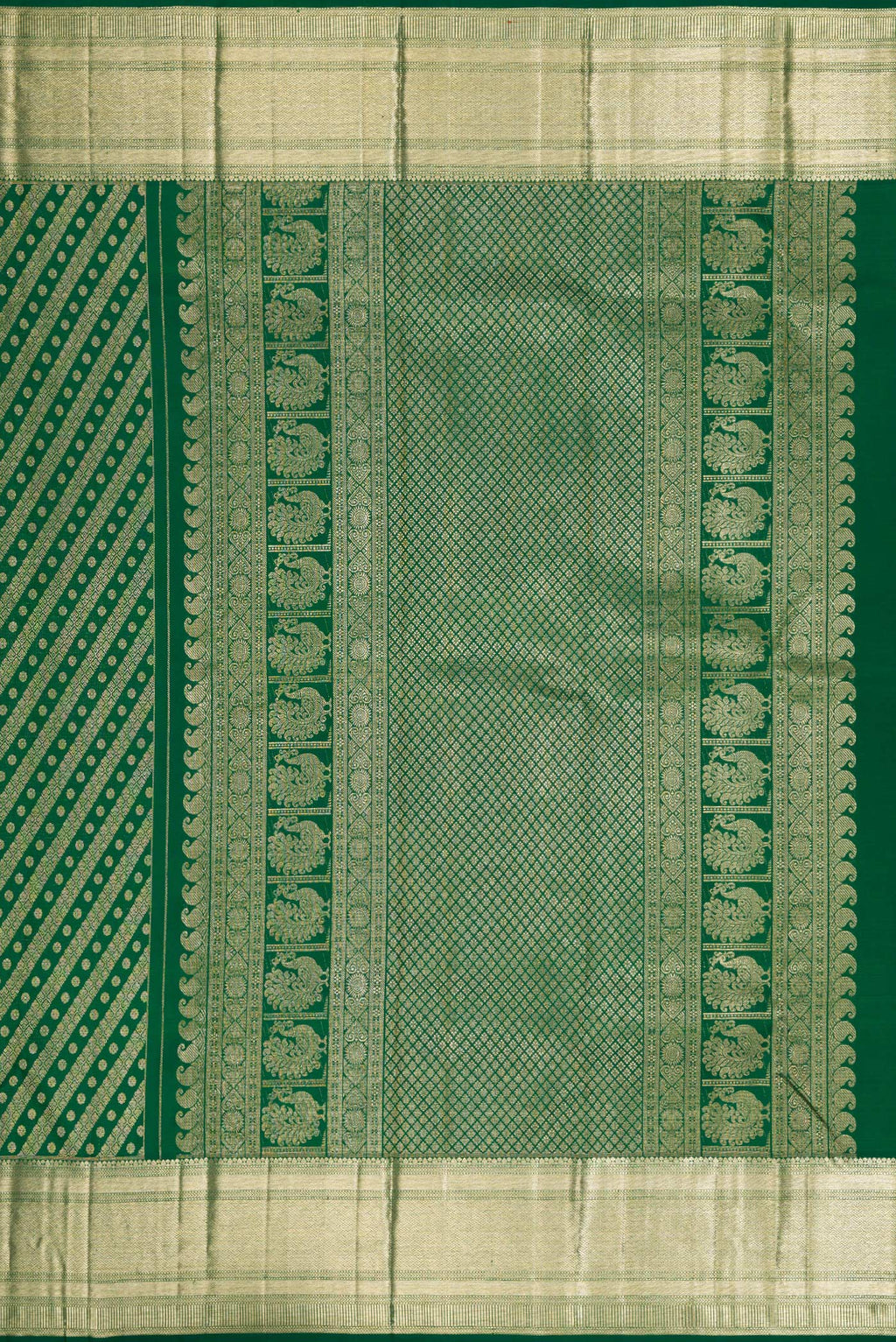 Close up image of the pallu of Green Dual Tone Kanchipuram Silk Saree with Zari Brocade on the body and Zari Border. 