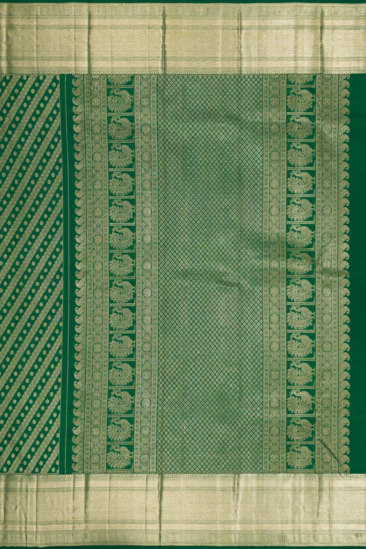 Close up image of the pallu of Green Dual Tone Kanchipuram Silk Saree with Zari Brocade on the body and Zari Border. 