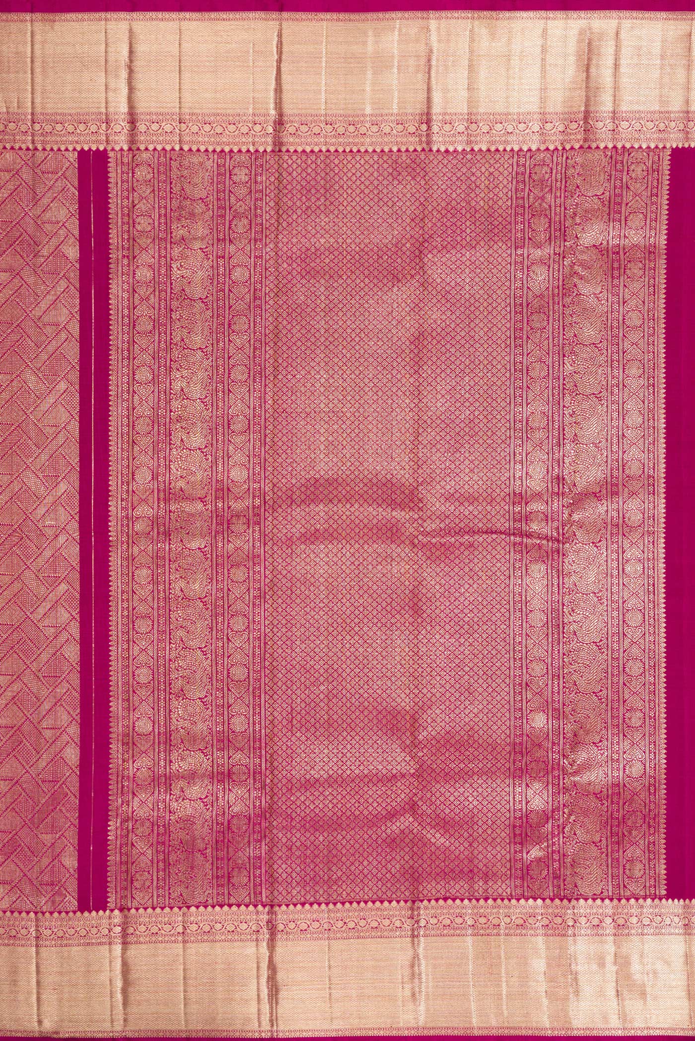 Close up image of the pallu of Magenta Dual Tone Kanchipuram Silk Saree with Zari Brocade on the body and Zari Border. 