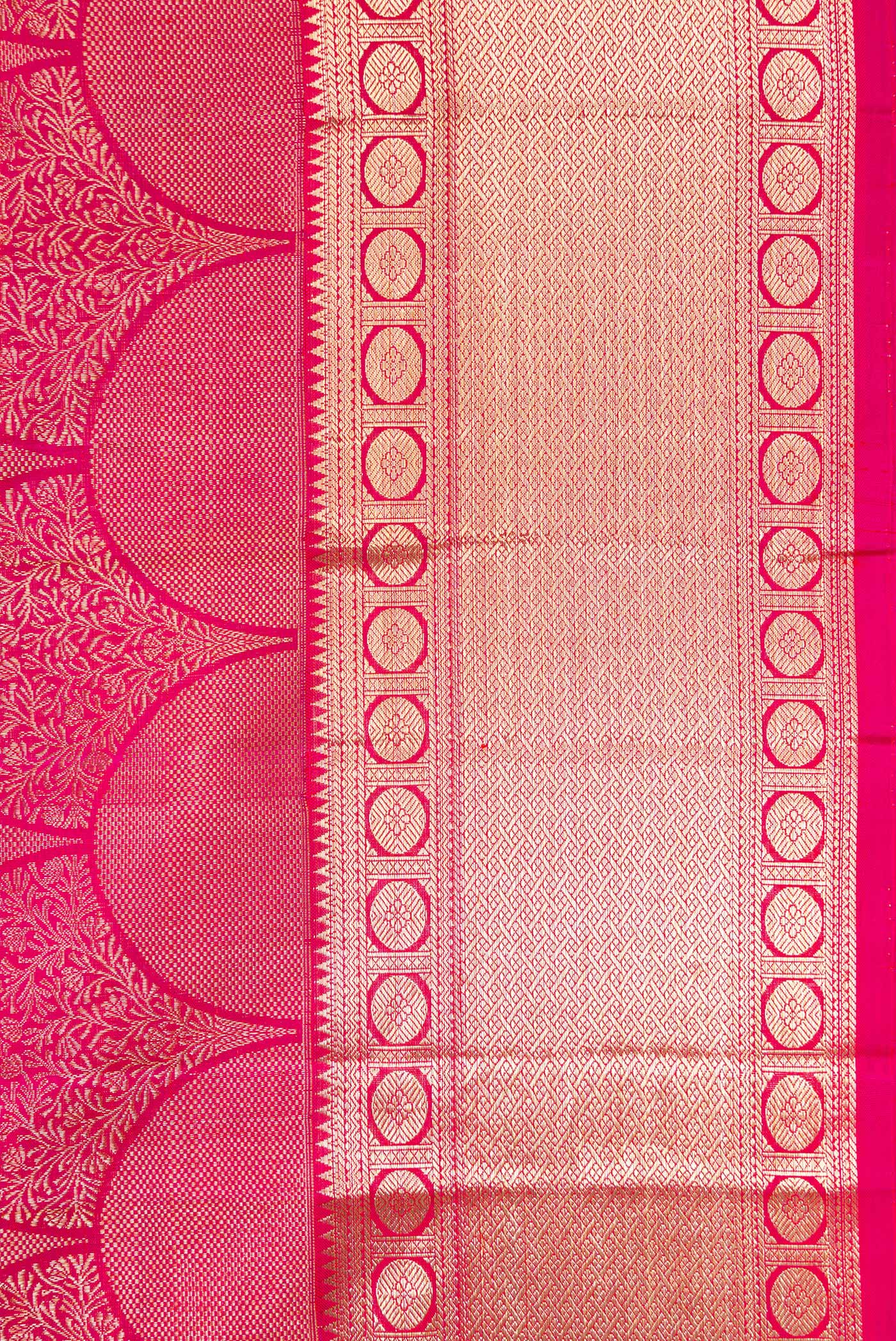 Border image of Pink Dual Tone Kanchipuram Silk Saree with Zari Brocade on the body and Zari Border. 