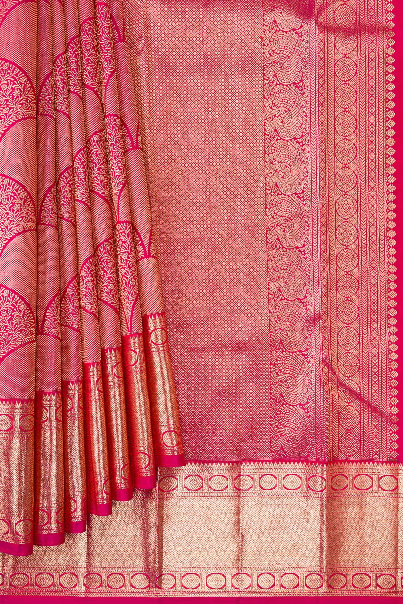 Pleats and pallu of Pink Dual Tone Kanchipuram Silk Saree with Zari Brocade on the body and Zari Border. 