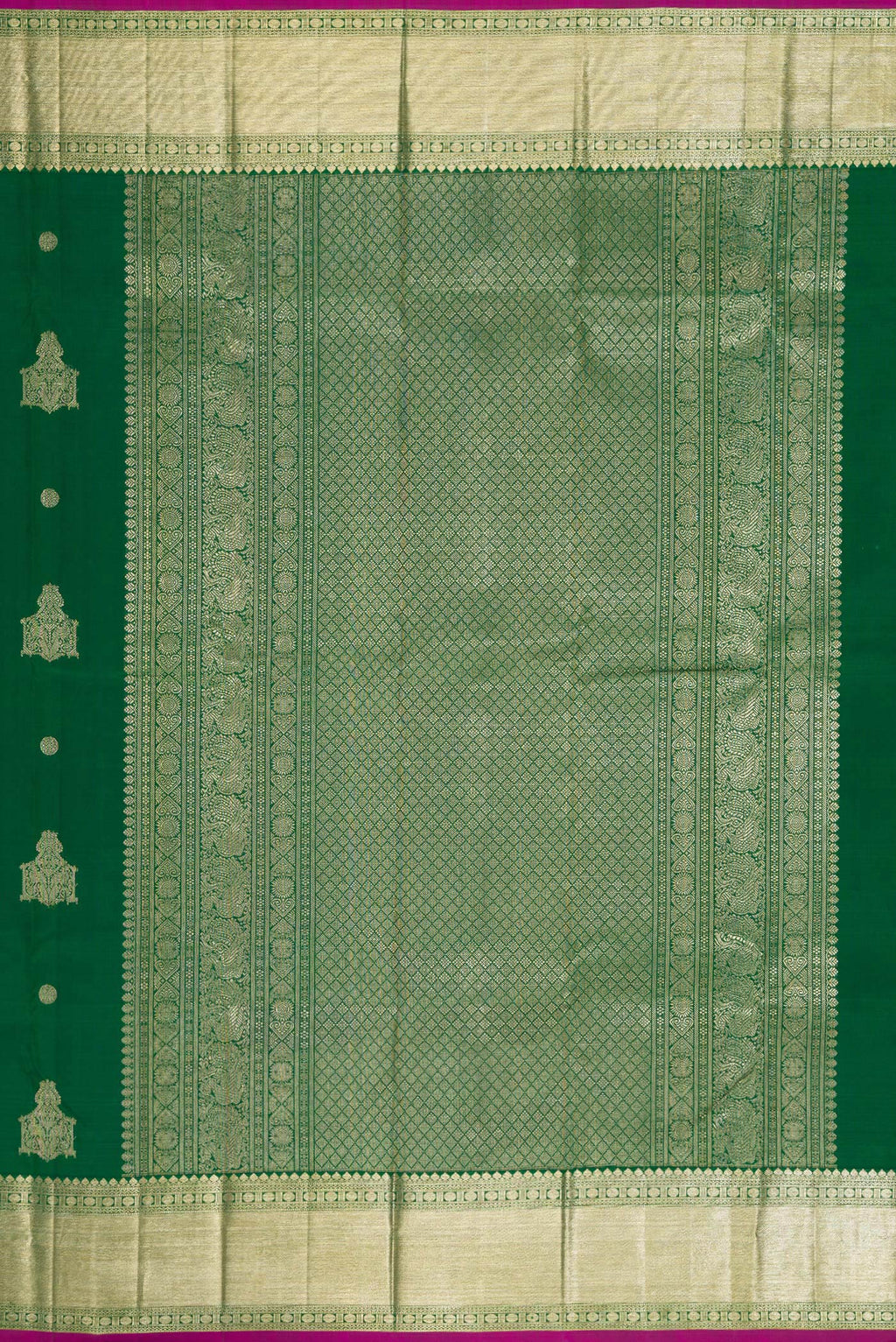 Close up image of the pallu of Green Dual Tone Kanjivaram Silk Saree with Zari Butta on the body and Zari Border. 