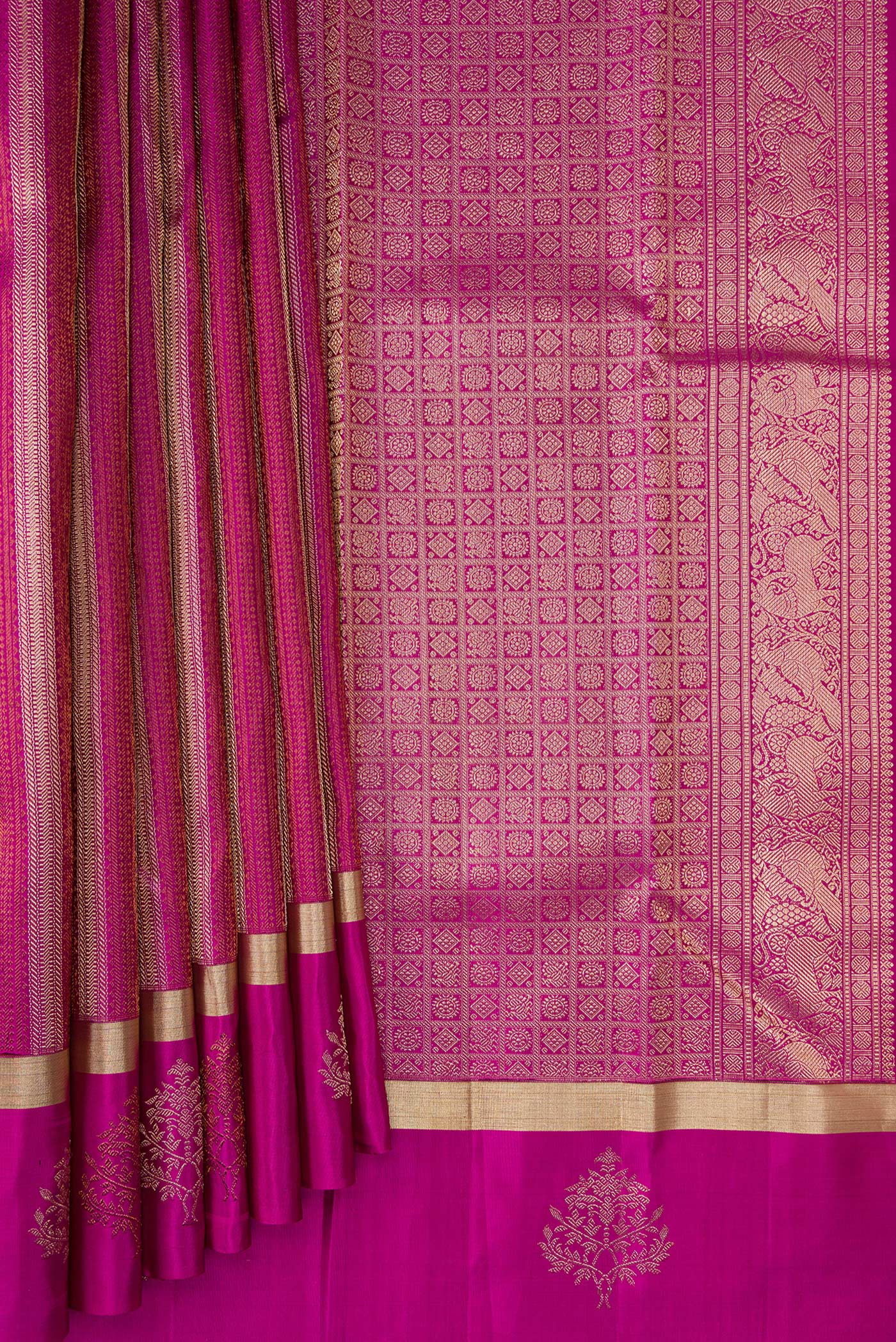 Pleats and pallu of Magenta Dual Tone Kanjivaram Silk Saree with Zari Brocade on the body and Fancy Border. 
