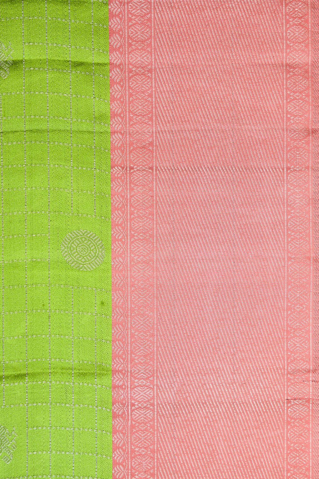 Border image of Mehandi Green Dual Tone Kanjivaram Silk Saree with Zari Brocade on the body and Zari Border. 