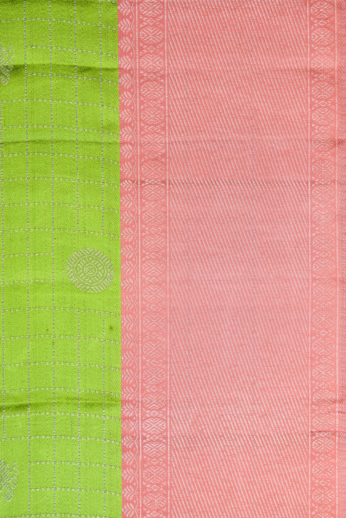 Border image of Mehandi Green Dual Tone Kanjivaram Silk Saree with Zari Brocade on the body and Zari Border. 