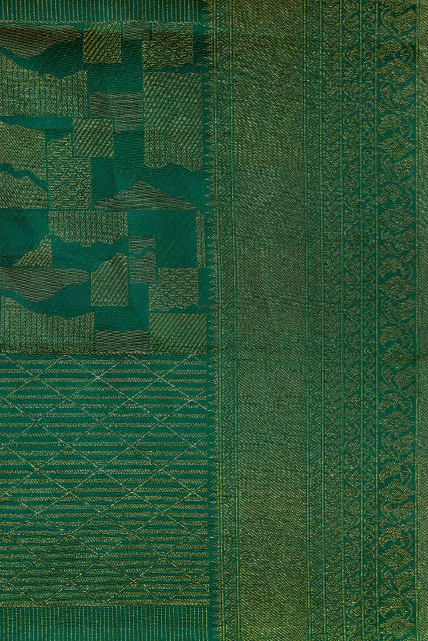 Border image of Bottle Green Dual Tone Kanjivaram Silk Saree with Zari Brocade on the body and Zari Border. 