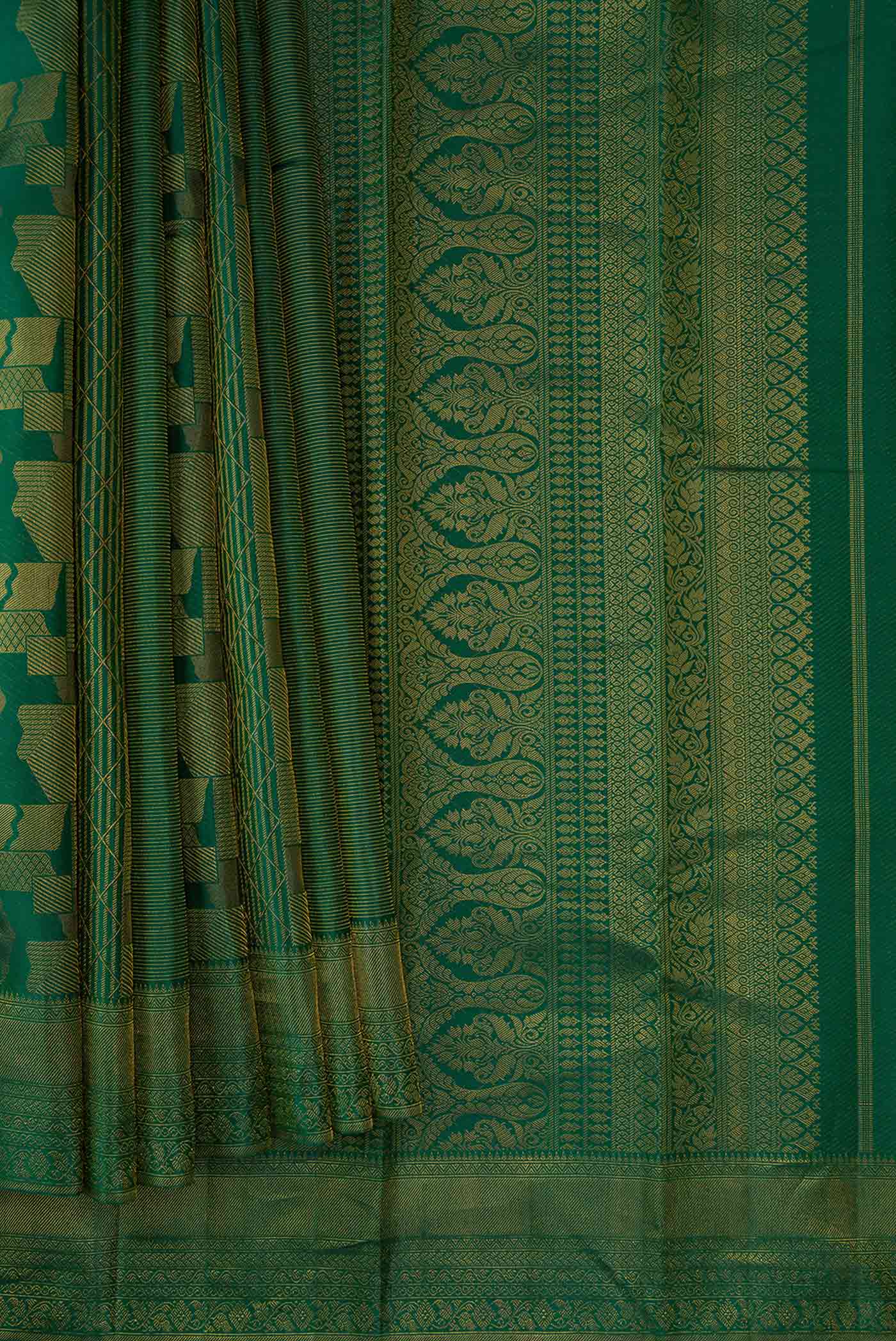 Pleats and pallu of Bottle Green Dual Tone Kanjivaram Silk Saree with Zari Brocade on the body and Zari Border. 