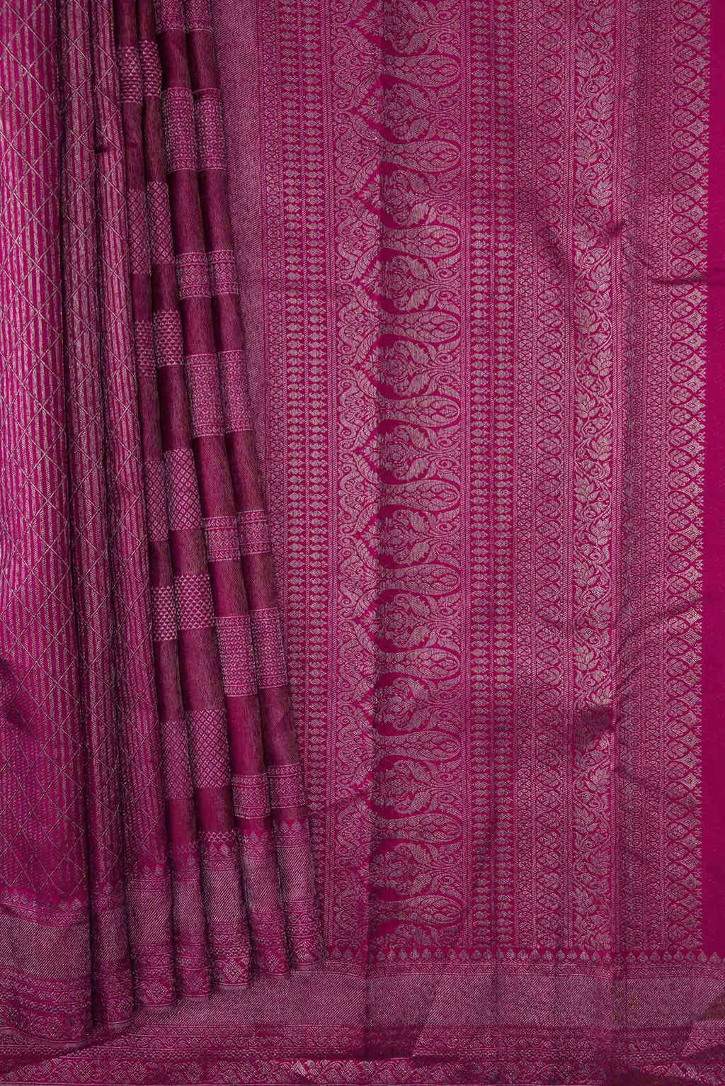 Pleats and pallu of Magenta Dual Tone Kanchipuram Silk Saree with Zari Brocade on the body and Zari Border