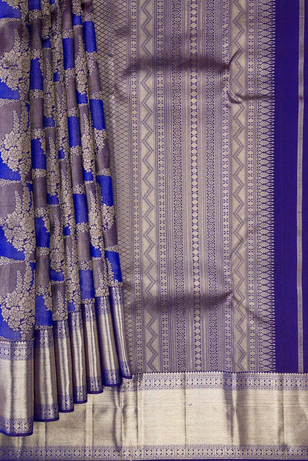 Pleats and pallu of Violet Dual Tone Kanjivaram Silk Saree with Zari Brocade on the body and Zari Border. 