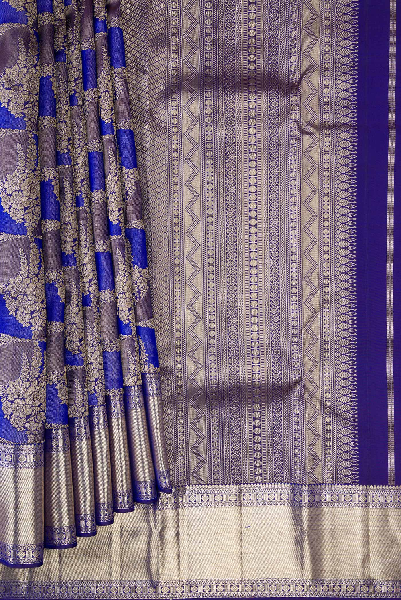 Pleats and pallu of Violet Dual Tone Kanjivaram Silk Saree with Zari Brocade on the body and Zari Border. 
