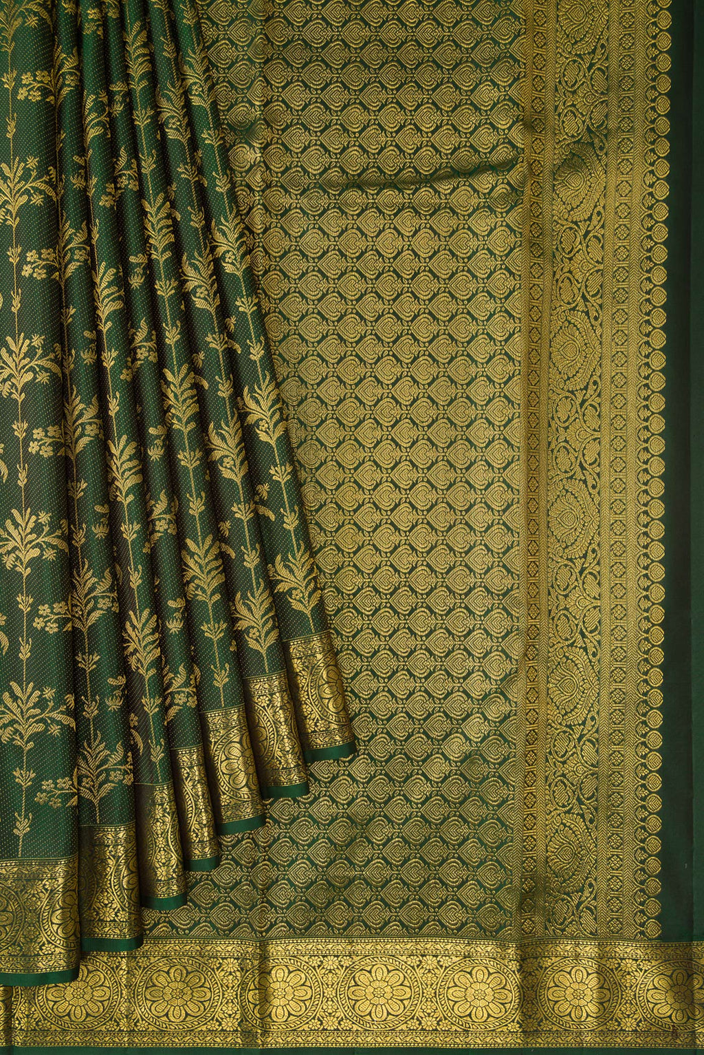 Pleats and pallu of Green Dual Tone Kanjivaram Silk Saree with Zari Brocade on the body and Zari Border. 