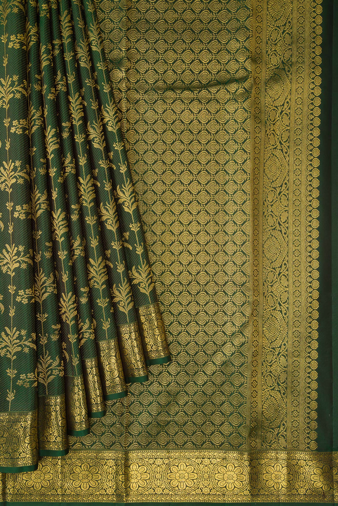 Pleats and pallu of Green Dual Tone Kanjivaram Silk Saree with Zari Brocade on the body and Zari Border. 