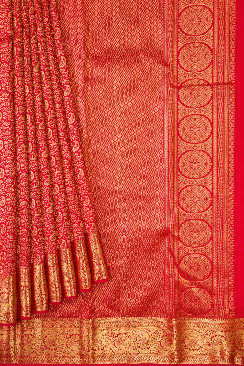 Pleats and pallu of Red Dual Tone Kanjivaram Silk Saree with Zari Brocade on the body and Zari Border. 