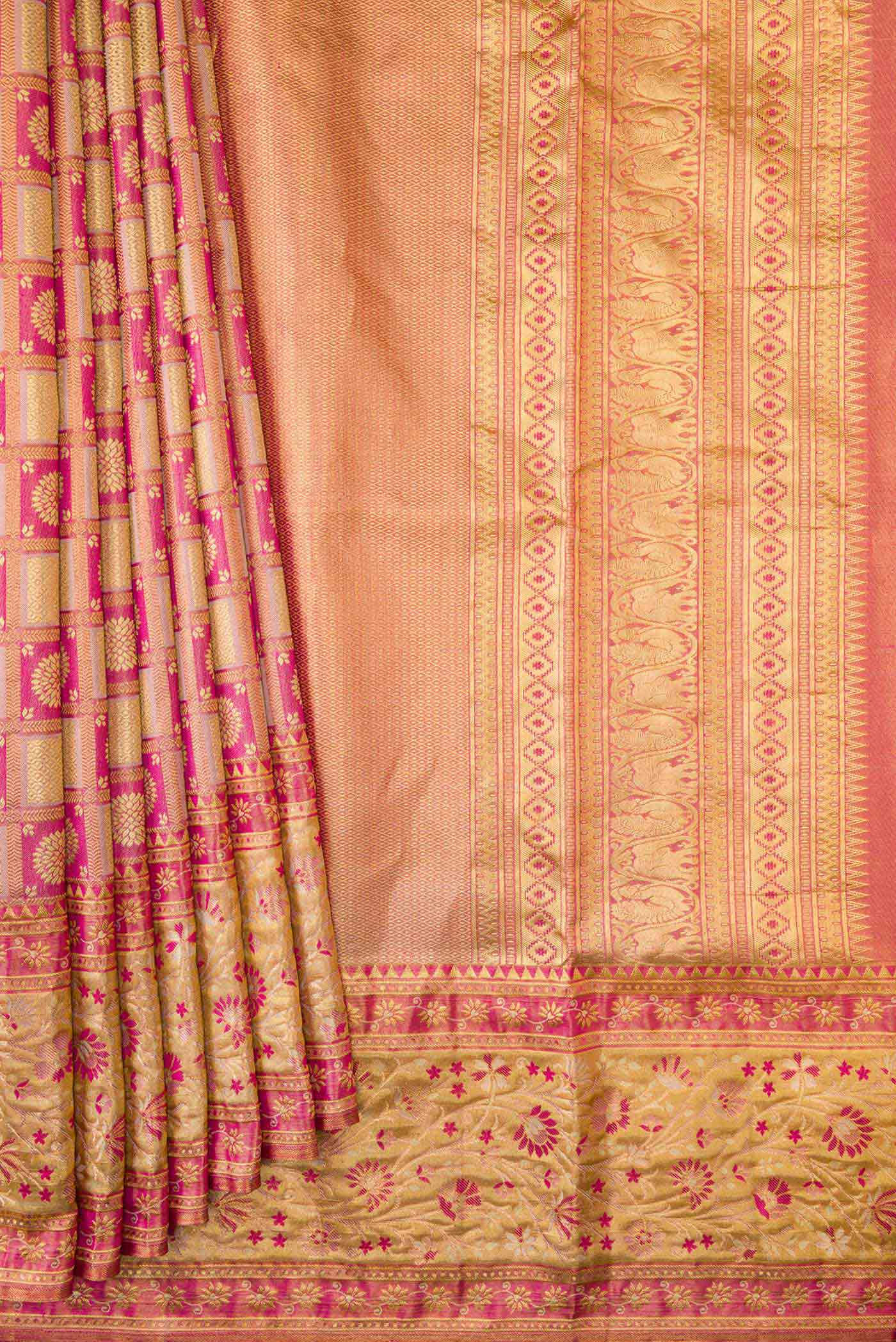 Pleats and pallu of Pink Dual Tone Kanchipuram Tissue Silk Saree with Zari Brocade on the body and Zari Border