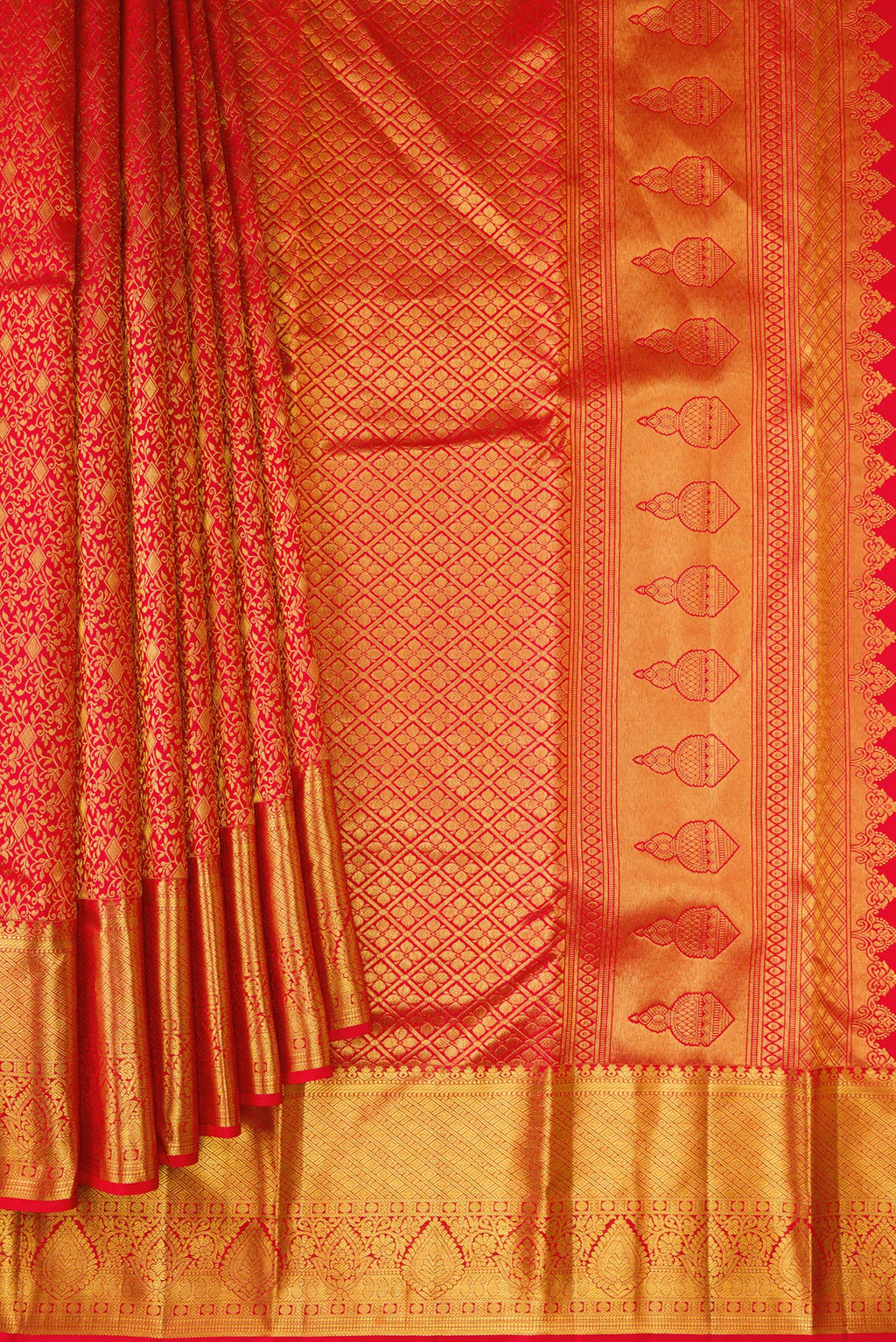Pleats and pallu of Red Dual Tone Kanjivaram Silk Saree with Zari Brocade on the body and Zari Border. 