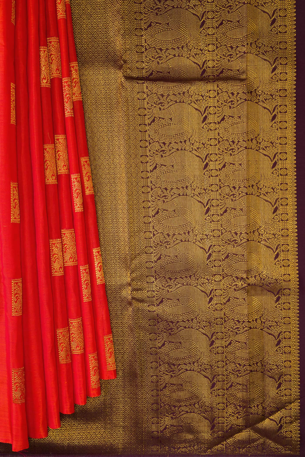Pleats and pallu of Orange Dual Tone Kanchipuram Silk Saree with Zari Butta on the body and Without Border. 