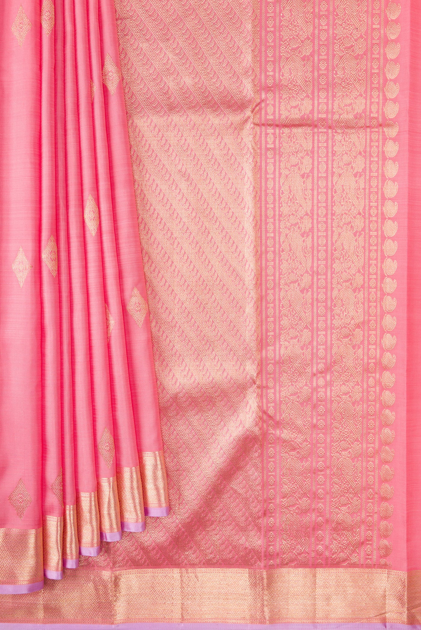 Pleats and pallu of Pink Dual Tone Kanjivaram Silk Saree with Zari Butta on the body and Zari Border. 