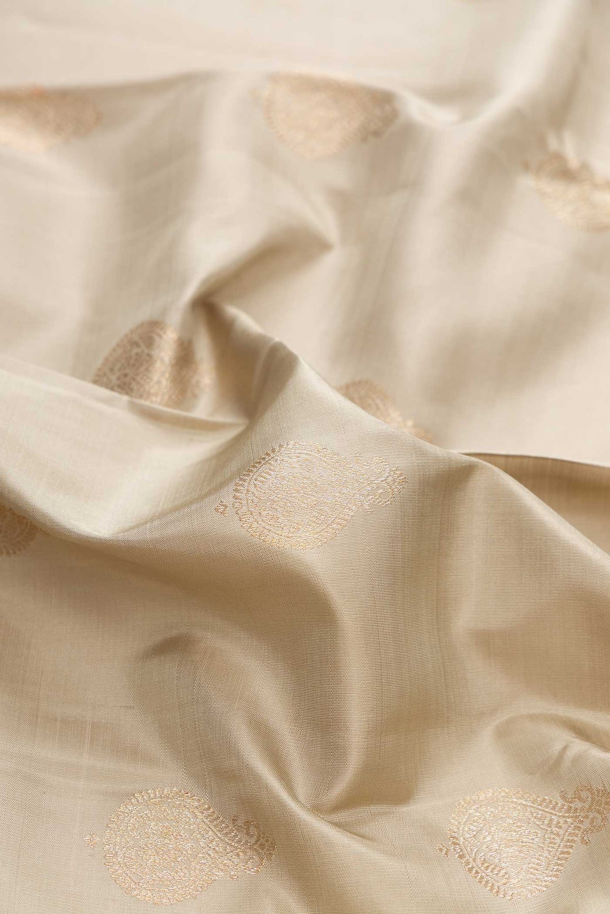 Close up of Grey Dual Tone Kanchipuram Silk Saree with Zari Butta on the body and Zari Border displaying folds