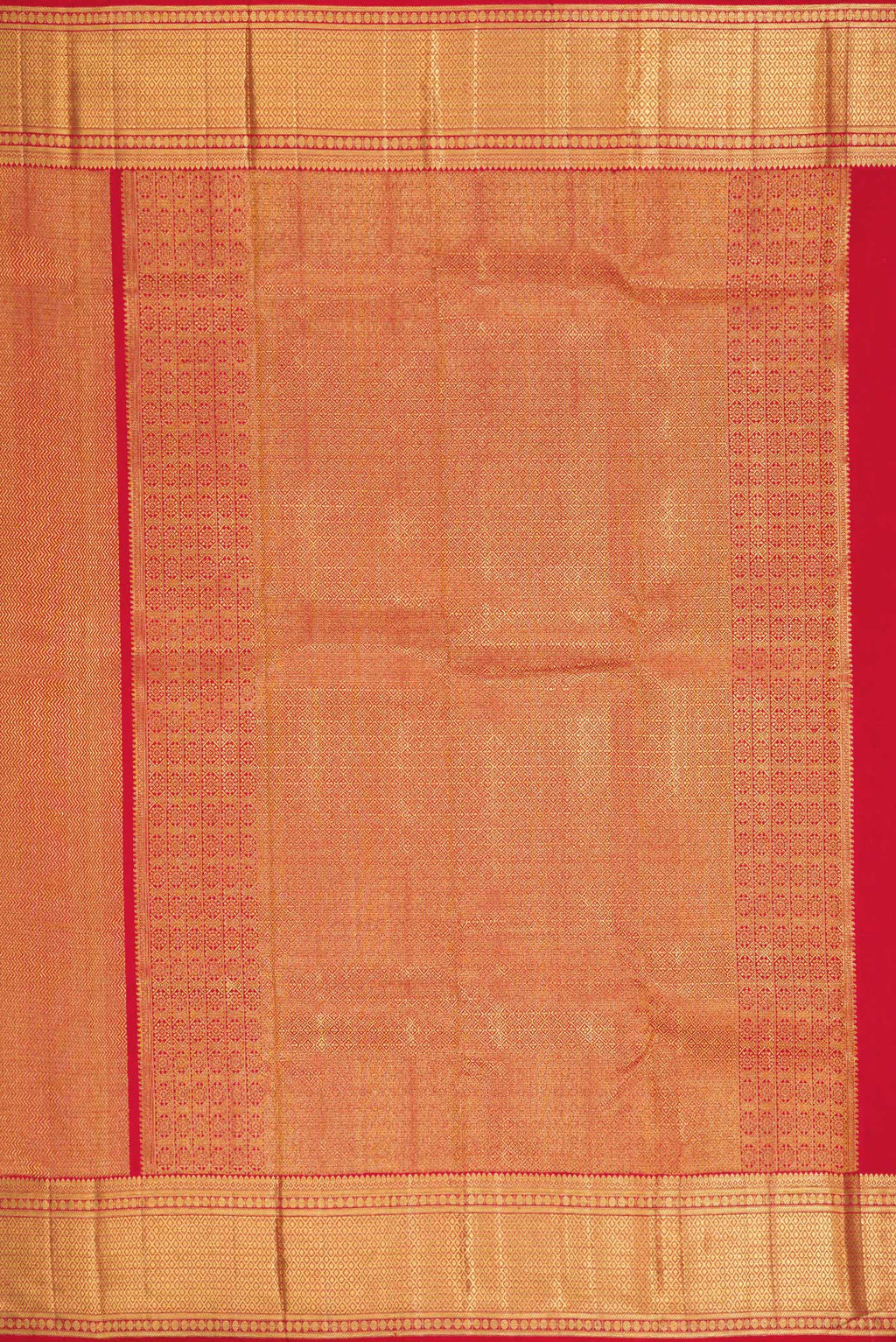Close up image of the pallu of Dark Pink Dual Tone Kanchipuram Silk Saree with Zari Brocade on the body and Zari Border. 