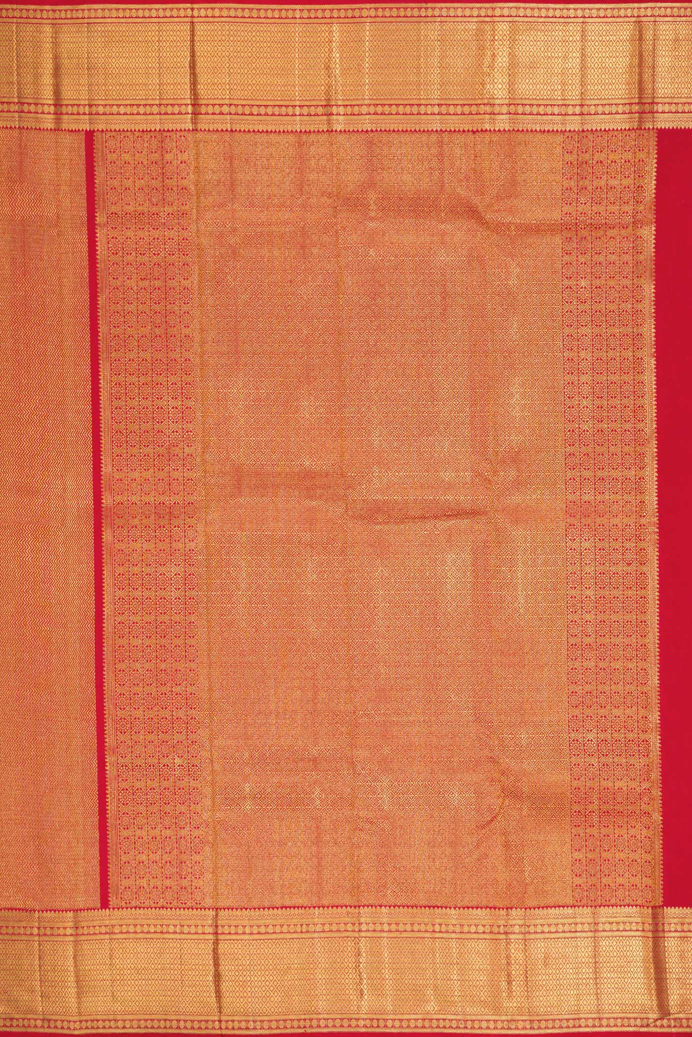 Close up image of the pallu of Dark Pink Dual Tone Kanchipuram Silk Saree with Zari Brocade on the body and Zari Border. 