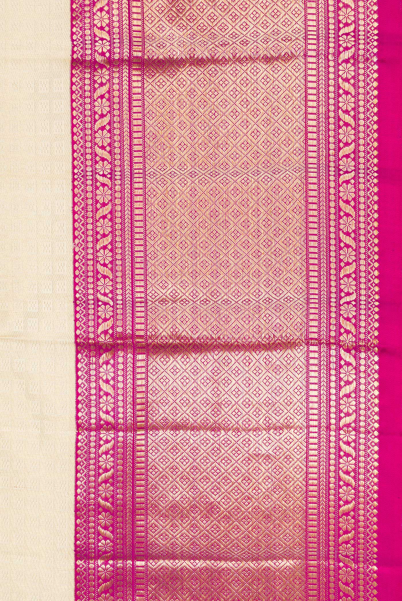 Border image of Off White Dual Tone Kanchipuram Silk Saree with Zari Brocade on the body and Zari Border. 