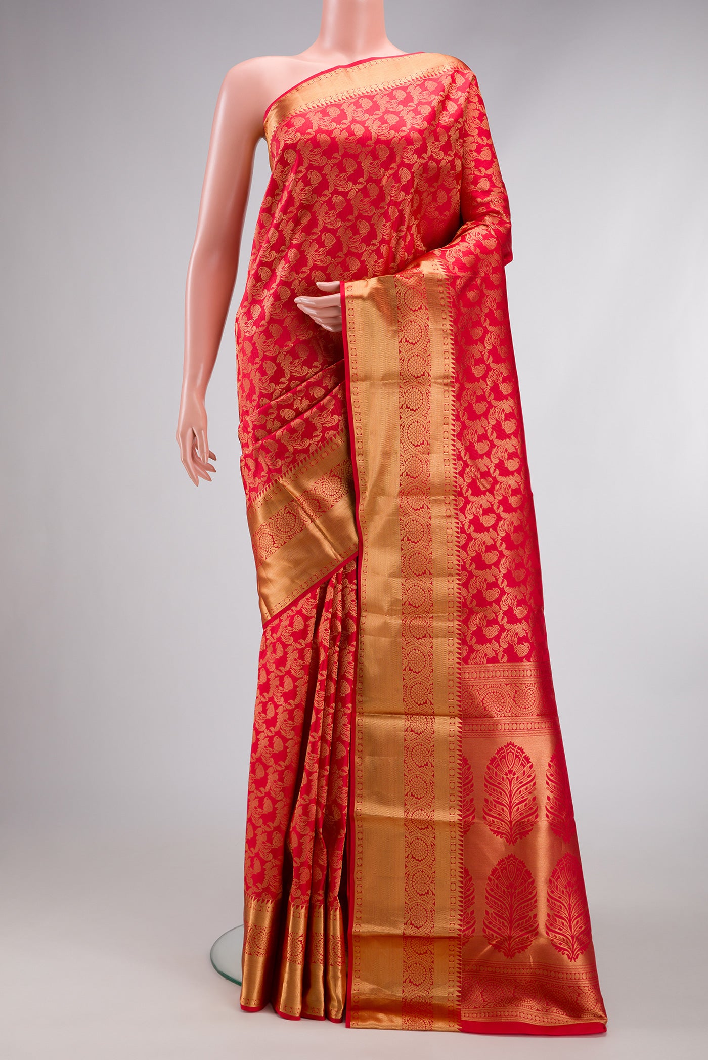 Dark Pink Dual Tone Kanchipuram Silk Saree with Zari Brocade on the body and Zari Border.  displayed on a mannequin