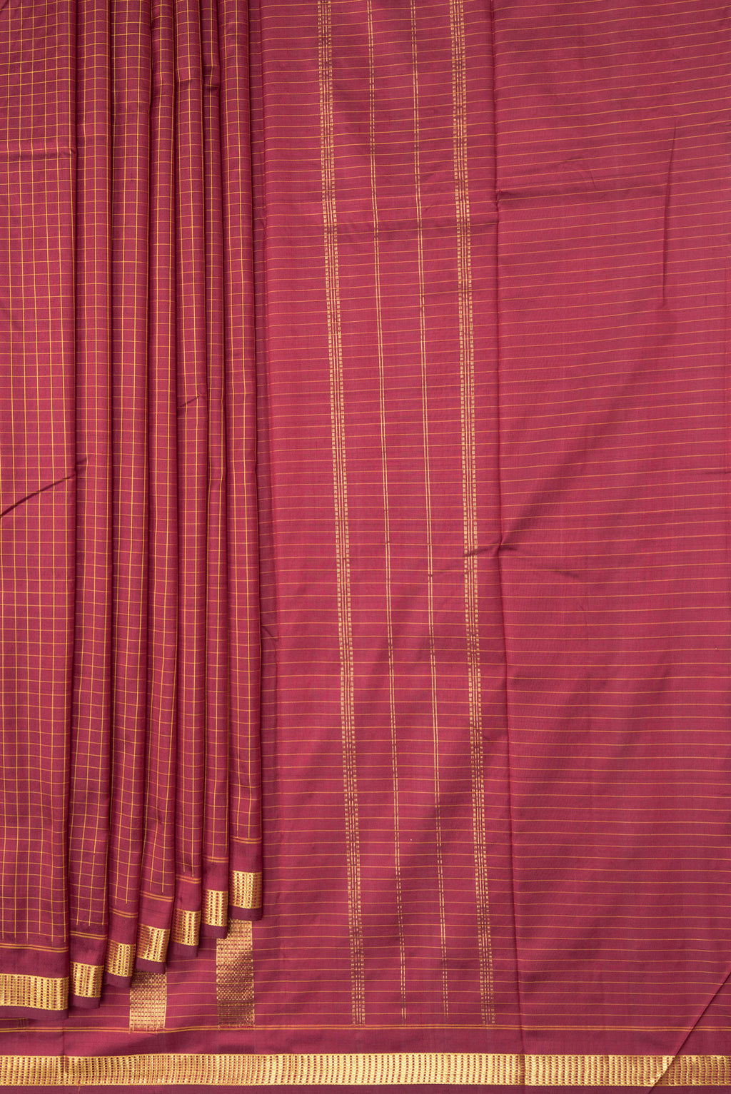 Pleats and pallu of Maroon Kanjivaram Silk Saree with Checked design on the body and Zari Border. 
