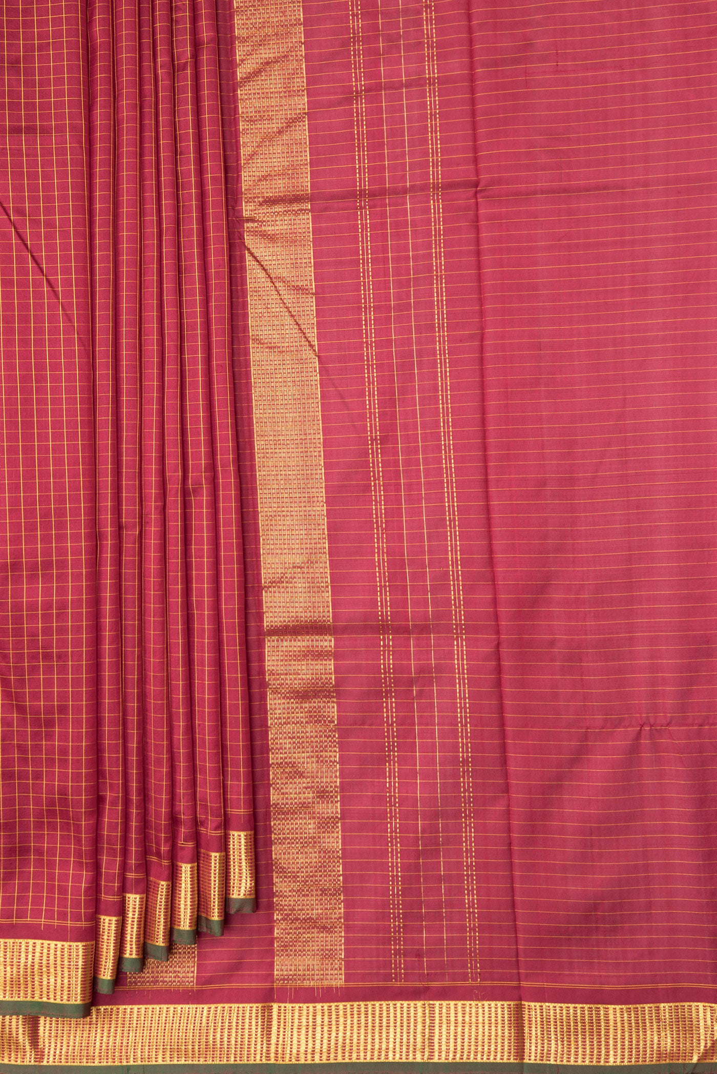 Pleats and pallu of Maroon Kanjivaram Silk Saree with Checked design on the body and Zari Border. 