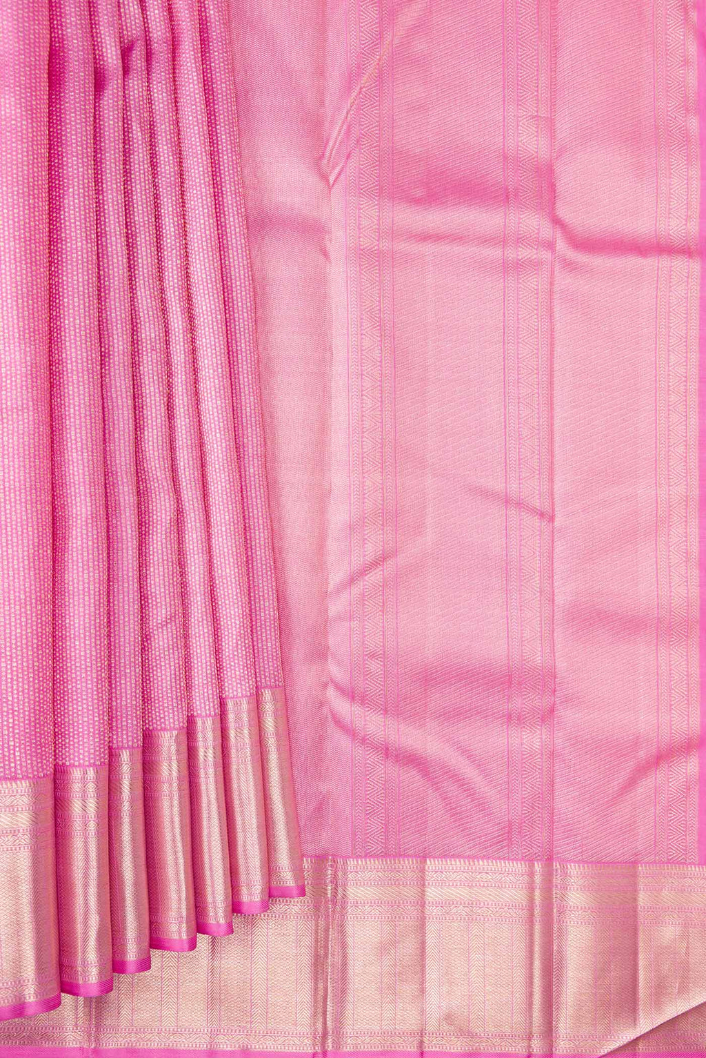 Pleats and pallu of Pink Dual Tone Kanchipuram Silk Saree with Zari Brocade on the body and Zari Border. 
