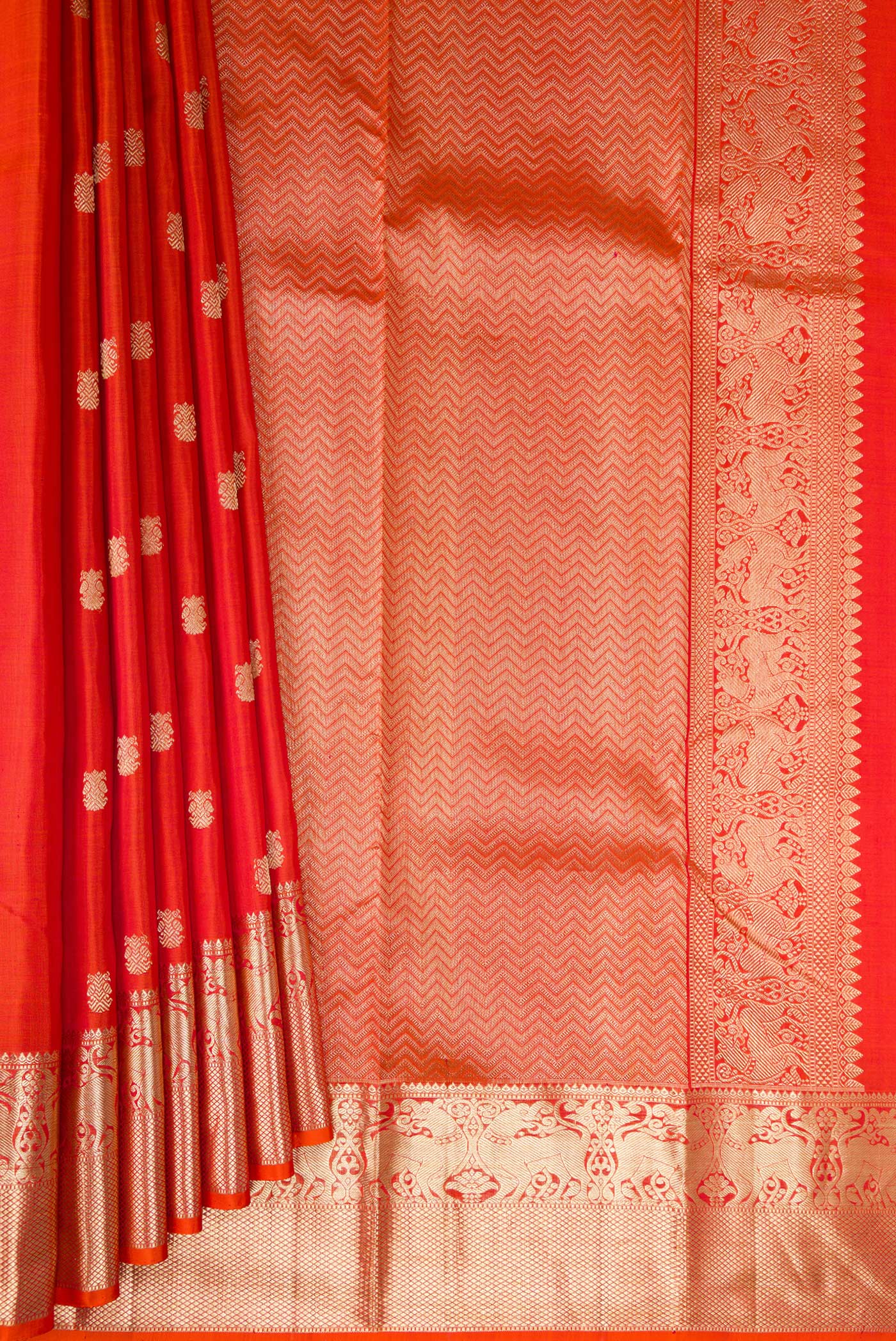 Pleats and pallu of Orange Dual Tone Kanchipuram Silk Saree with Zari Butta on the body and Zari Border. 
