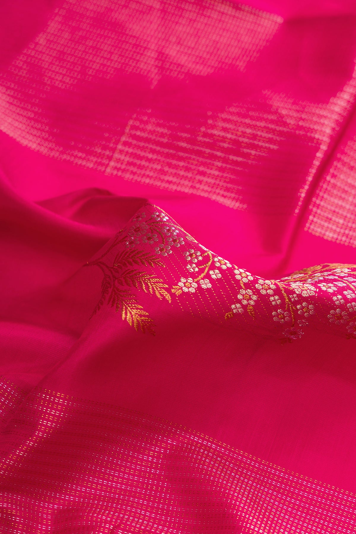 Close up of Pure Silk Dark Pink Dual Tone Kanjivaram Saree with Zari Butta on the body and Without Border.  displaying folds